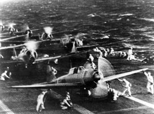 Aerei giapponesi in decollo dalla portaerei Shokaku nell'attacco su Pearl Harbor. Immagine in pubblico dominio, fonte Wikimedia commons