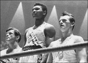 Mohammad Ali alle Olimpiadi di Roma, 1960 - Immagine dal web utilizzata con finalità di critica o discussione ex articolo 70 comma 1 della legge 22 aprile 1941 n. 633