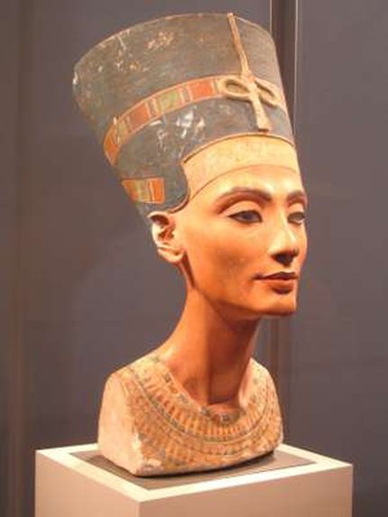 Nefertiti, immagine utilizzata per uso di critica o di discussione ex articolo 70 comma 1 della legge 22 aprile 1941 n. 633