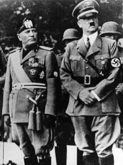 Le vittorie iniziali della Germania di Adolf Hitler nella Seconda Guerra Mondiale illusero Benito Mussolini di poter ottenere importanti vantaggi partecipando a un conflitto breve, immagine in pubblico dominio, fonte Wikimedia Commons, utente Torvindus