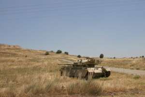 Carro armato israeliano Centurion abbandonato sulle alture del Golan durante la guerra dello Yom Kippur, fonte Wikimedia Commons, immagine rilasciata sotto licenza  Creative Commons Attribuzione-Condividi allo stesso modo 1.0 Generico, utente Shmuel Spiegelman