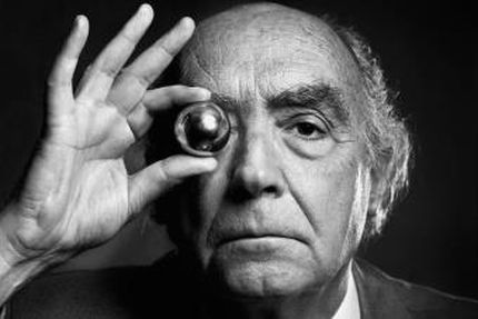 Josè Saramago - Immagine utilizzata per uso di critica o di discussione ex articolo 70 comma 1 della legge 22 aprile 1941 n. 633, fonte Internet