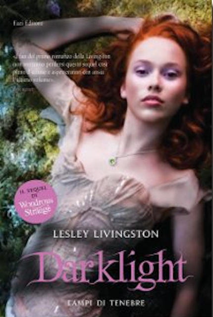 Darklight - Lampi di tenebre, opera della scrittrice Lesley Linvingston - immagine di copertina riprodotta su autorizzazione dell'editore