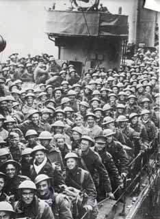 Soldati inglesi su una nave da trasporto a Dunkerque - immagine in pubblico dominio - fonte Wikipedia