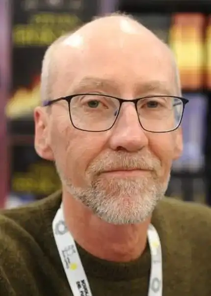 Lo scrittore Steven Erikson - Immagine rilasciata sotto licenza Creative Commons Attribution-Share Alike 4.0 International, fonte Wikimedia Commons, utente Jaqen