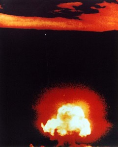 L'esplosione avvenuta durante il test per il Progetto Trinity - immagine in pubblico dominio, fonte Wikipedia