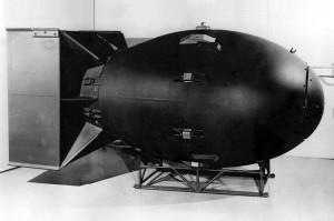 Ricostruzione dell'ordigno atomico denominato Fat Man - immagine in pubblico dominio, fonte Wikipedia