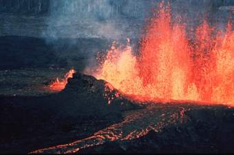 Vulcano in eruzione - Immagine in pubblico dominio, Fonte Wikimedia Commons, utente Quadell