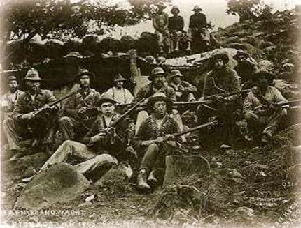 Guerriglieri boeri nel 1899, immagine rilasciata in pubblico dominio, fonte Wikimedia Commons, utente Sturm Guerriglieri boeri nel 1899, immagine rilasciata in pubblico dominio, fonte Wikimedia Commons, utente Sturm