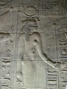 Rappresentazione di Isis nel tempio di File ad Assuan, in Egitto - Immagine in pubblico dominio, utente Anna Carotti, fonte Wikimedia Commons