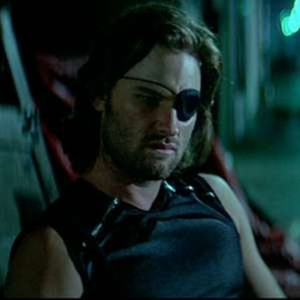 Kurt Russell interpreta Jena Plissken, immagine utilizzata ex articolo 70 comma 1 della legge 22 aprile 1941 n. 633