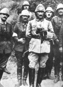 Mustafa Kemal cominciò a costruire la propria reputazione durante la Prima Guerra Mondiale, quando si distinse per coraggio e capacità strategica - Immagine in pubblico dominio, fonte Wikipedia