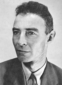 Julius Robert Oppenheimer, fisico a capo del progetto Manhattan - immagine in pubblico dominio, fonte Wikipedia