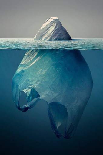 La plastica in mare è solo la punta dell'iceberg - Immagine utilizzata per uso di critica o di discussione ex articolo 70 comma 1 della legge 22 aprile 1941 n. 633, fonte Internet