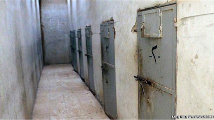Le terribili celle della prigione siriana di Tadmur - Immagine utilizzata per uso di critica o di discussione ex articolo 70 comma 1 della legge 22 aprile 1941 n. 633, fonte Internet