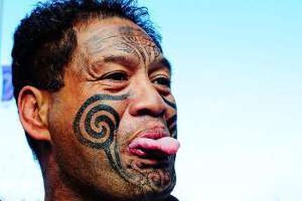 Tatuaggio Maori, immagine utilizzata per uso di critica o di discussione ex articolo 70 comma 1 della legge 22 aprile 1941 n. 633, fonte Wikipedia