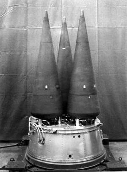 Una testata nucleare multipla del missile statunitense Minuteman III, fonte Wikimedia Commons, immagine in pubblico dominio